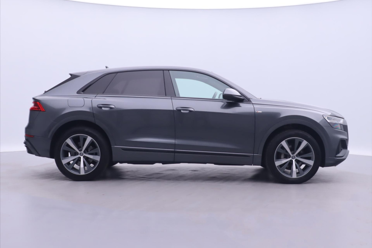 Audi Q8 3,0 50TDI S-Line Black DPH 1.Maj.