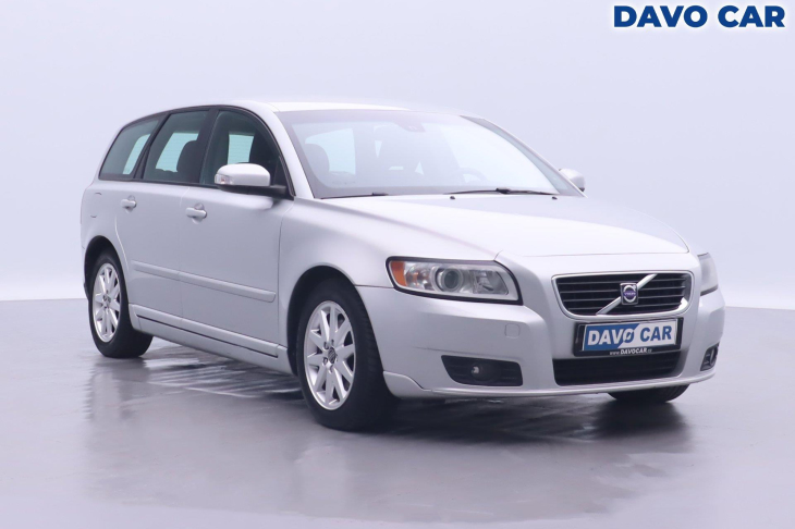 Volvo V50 2,0 D 100kW Momentum Navi Tažné