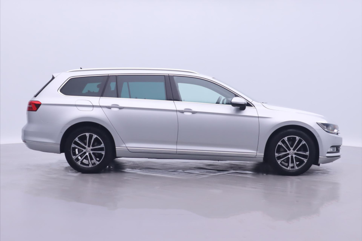 Volkswagen Passat 2,0 TDI DSG Highline LED Kůže