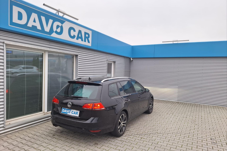 Volkswagen Golf 2,0 110kw Lounge LED navi