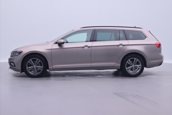 Volkswagen Passat 2,0 TDI 140kW DSG R-Line ACC