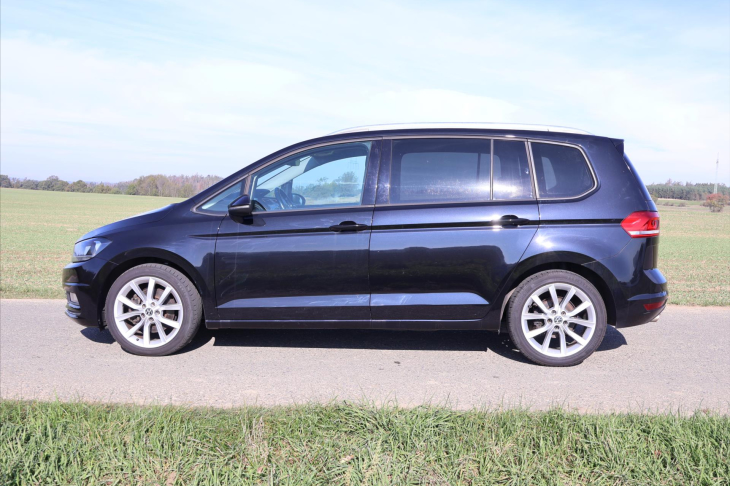 Volkswagen Touran 2,0 TDI 110kw DSG Navi ACC