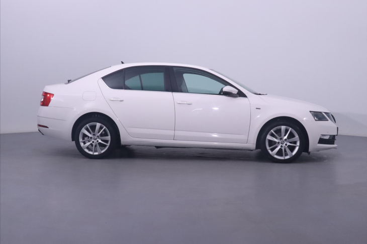 Škoda Octavia 1,6 TDI 85kW DSG Ambition DPH