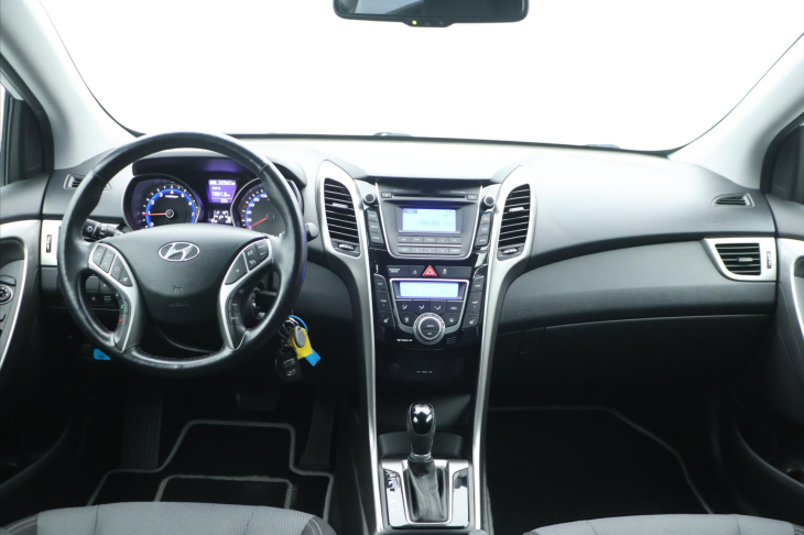 Hyundai i30 1,6 GDI 99kW Aut. CZ Trikolor