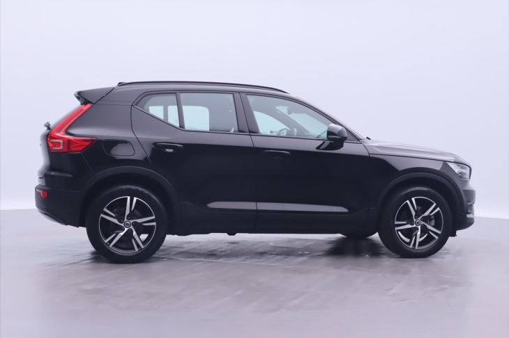 Volvo XC40 2,0 B4 AWD R-Design CZ DPH