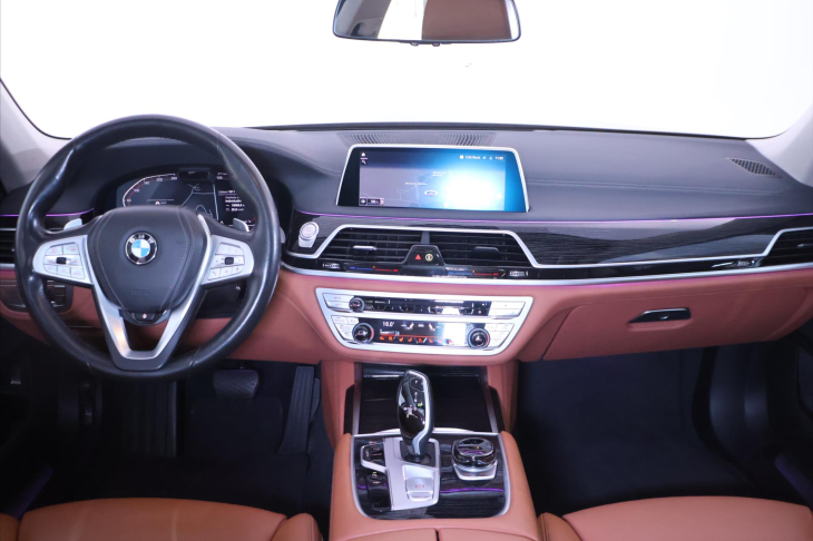 BMW Řada 7 3,0 740d xDrive AT DPH Soft Close
