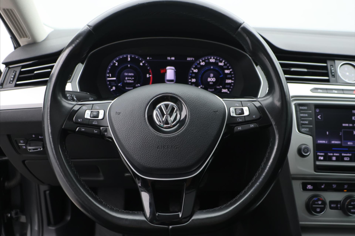 Volkswagen Passat 2,0 TDI 140kW DSG Virtual Panorama