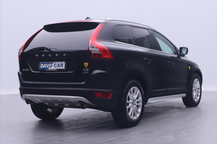 Volvo XC60 2,4 D5 AWD Aut. CZ Summum Navi