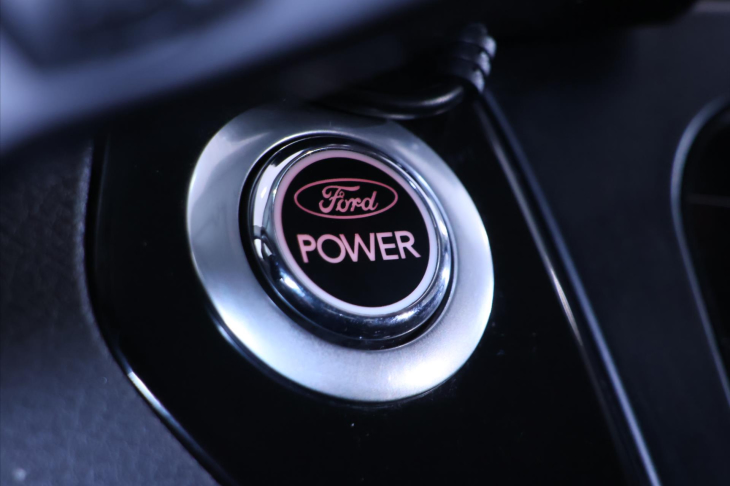 Ford Mondeo 1,6 EcoBoost Ghia Xenon Kůže