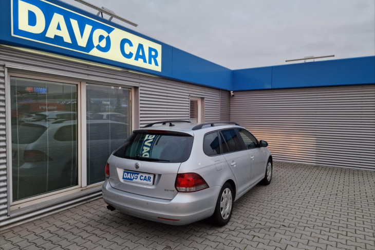 Volkswagen Golf 2,0 TDI 103kw match serv. kniha navi