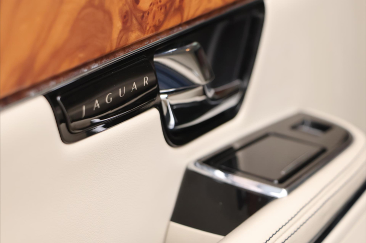 Jaguar XJ 3,0 V6 202kW Automat Luxury