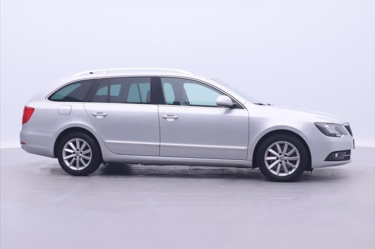 Škoda Superb 1,6 TDI Greenline Navigace